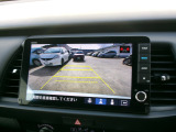バックカメラの画像です。ガイドラインがスムースな車庫入れをサポートいたします。車庫入れの安心感がアップしますね。