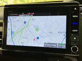鮮明な地図表示で、目的地までのルートを分かりやすく案内。渋滞情報もリアルタイムで確認でき、スムーズな移動を支援します。