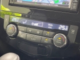 【左右独立型フルオートエアコン】運転席と助手席でそれぞれお好みの温度に設定可能。同乗者にも配慮した、快適な空調をお届け致します。