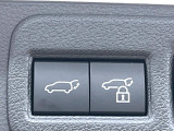 【パワーバックドア】スマートキーや運転席のボタンを押すだけでリアゲートが自動で開閉します!荷物を持っている時や、高い位置にあるバックドアを閉める際に便利な機能です♪