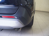 コーナーセンサーを車の前後に装備。障害物までの距離に応じて警告音を変えてお知らせ。縦列駐車時や駐車場・車庫などでの取り回しをサポートします。詳細は販売店スタッフまでおたずねください。