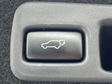 【パワーバックドア】スマートキーや運転席のボタンを押すだけでリアゲートが自動で開閉します!荷物を持っている時や、高い位置にあるバックドアを閉める際に便利な機能です♪