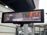 【インテリジェントルームミラー】バックドアについてますカメラと連動して、後方の映像がルームミラーに映ります。
