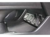 シフトレバーの下にはUSBポートも装備されていて、車内でもより快適に過ごすことができます。