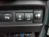 パーキングセンサーや横滑りを防ぐVSA等のスイッチ類は運転席の右側、手の届きやすい位置にあります。