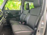 運転しやすい視界と、操作しやすい配置が魅力。ドライバーの負担を軽減し、安全な運転をサポートします。快適な運転環境を提供します。