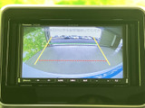 後方視界を広げるバックモニターは、狭い道や駐車場での運転をサポート。安全な運転をサポートする、運転支援機能の一つです。