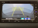 バックでの車庫入れも安心です! リアカメラが付いているバックモニター付のナビを装備しております。操作線もついており距離感も画面から確認できます。