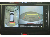 パノラミックビューモニター付きです。車両を上から見たような映像をディスプレイオーディオ画面に表示。運転席からの目視だけでは見にくい、車両周辺の状況をリアルタイムでしっかり確認できます。