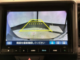 リバースギアに入れるだけで後方の表示へ切り替わります。夜間や雨の日の駐車も楽になりますよ。