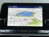 一枚岩のようなデザインのメーカーオプションナビは9インチの大画面に加えて、Bluetooth接続・HDMI端子・Apple CarPlayワイヤレス接続・スマホのワイヤレス充電など多数の機能が満載です!!