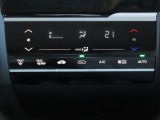 オートエアコンなので、スイッチひとつでオールシーズン快適に過ごすことができます。