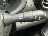 操作しやすい位置に配置されたウインカーレバーは、スムーズな車線変更をサポートします。直感的に操作できるので、運転に集中できます。安全運転に貢献します。