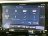 CDやSD、Bluetoothなど、様々なメディアに対応。お気に入りの音楽を最高の音質でお楽しみいただけます。操作も直感的に行えます。