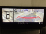 狭い場所での駐車やすれ違いなどでより的確な運転操作に役立つ360&deg;ビューモニターが装備されています。