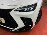 【三眼LEDヘッドライト】スタイリッシュな見た目の三眼LEDヘッドライトを装備♪スタイルだけでなく、夜間の走行も視界良好で安心してお乗りいただけます。