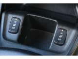 運転席・助手席に2段階の温度調整があるシートヒーターを装備。寒い朝、車に乗り込んですぐにシートヒーターをオン!温かさが広がり、冷たい朝も快適に始まります♪
