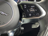 アダプティブ・クルーズ・コントロールは、前方の車と安全な距離を保ちながら、自動で加減速してついていく機能です。渋滞や高速道路でアクセルとブレーキの操作が減るため、運転の疲れを大幅に軽減します。