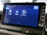 CD、DVD、Bluetooth、AM、FM、スマートフォン接続ができます。