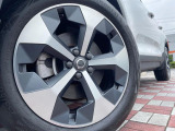 ●純正19インチアルミホイール:輸入車ならではの卓越した走りを支えるホイールと足回りです!日本車の走りに慣れている方にもぜひ体感して頂きたいほど、高いレベルでまとまっています!