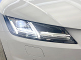 ●LEDヘッドライト:夜間走行時も良好な視界を確保し安心して運転できる高輝度LEDヘッドライトを装備!点灯速度が早く、消費電力も抑えられています。