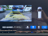 車庫入れ時に安心のバックカメラがついています。