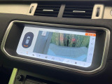 【マルチテレインモニター】車のフロントやサイドのカメラ画像を同時にモニター表示することで、悪路や狭い道を走行時でも周囲の状況確認ができ安心!本格SUVにうれしい装備です♪