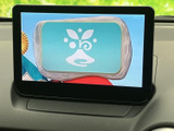 停車中にテレビや動画をお楽しみいただけます。長時間の待ち時間も快適に過ごせる、便利な機能です。後部座席の方も楽しめますね。