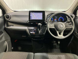 運転席からの視界が左右に広く隅々まではっきりと見えます!クルマの前端も把握しやすく安心です!