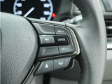 ◆アダプティブクルーズコントロール◆予め設定した車速内でクルマが自動的に加減速。前走車との適切な車間距離を維持しながら追従走行します。【LKAS】車線維持支援システムでステアリング操作を支援。