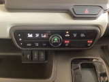 運転席・助手席にはシートヒーター付き。寒い冬には嬉しい機能です!