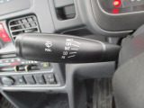 ウィンカーレバーです。ヘッドランプも操作します。