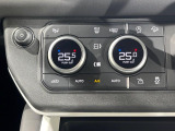 シートヒーター&ベンチレーション。3段階で暖かさと涼しさの調節が可能です。暖房で車内全体が温まるより早くシートが温まるため冬場の運転も快適になります。