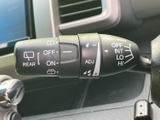 雨天時でもクリアな視界を確保できるワイパーレバー。様々な設定で、運転をサポートします。安全なドライブに貢献します。