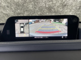 360&deg;ビューモニターを搭載しています。コーナーセンサーと合せてお使いいただくことで、安全、安心にお車の取り回しを行っていただけます