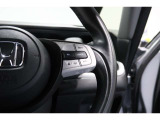 Hondaセンシングの機能のひとつ、アダプティブクルーズコントロール付!アクセルから足を離しても設定したスピードと前車との車間を保ち走行してくれます!車線維持もアシスト☆高速道路で疲労軽減ですね☆