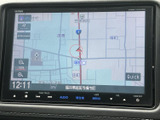 目的地までスムーズなナビゲーションをサポート。見やすい画面表示で、運転に集中できます。長距離ドライブも安心です。