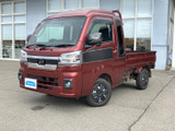 力強いフロントマスクが印象的な一台です。精悍なスタイルで、街中での運転も軽快に行えます。洗練されたデザインが目を引きます。
