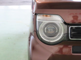 LEDヘッドライトは、点灯の瞬間から光量を発揮し、突然暗くなるトンネルなどでの安定感を高めます。