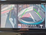 左前タイヤ付近の映像でドライバーの死角を補助。発進低速時の障害物、溝等の確認が出来ます。