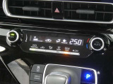 【オートエアコン】車内温度を感知して自動で温度調整をしてくれるのでいつでも快適な車内空間を創り上げます!どの席に座っても快適なドライブが楽しめます♪