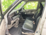 運転しやすい配置のスイッチ類で、快適なドライブをサポート。視認性も高く、安全運転に貢献します。