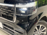 【LEDヘッドライト】悪天候や夜間走行時も良好な視界を確保し安心して運転できる高輝度LEDヘッドライトを装備!点灯速度が早く、消費電力も抑えられています。