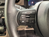 ステアリングにオーディオ操作スイッチが付いています。オーディオ画面に直接タッチしなくても操作が出来ますので、運転に集中できます。