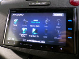 CD、DVD、Bluetooth、AM、FM、スマートフォン接続ができます。