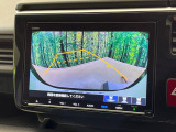 【バックカメラ】駐車時に後方がリアルタイム映像で確認できます。大型商業施設や立体駐車場での駐車時や、夜間のバック時に大活躍!運転スキルに関わらず、今や必須となった装備のひとつです!