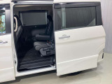【両側オートスライドドア】子供を乗せたりするのにも隣の車を気にせずストレスフリー★雨の日などはリモコンキーからドアの開閉ができてとても便利な両側オートスライドドア★