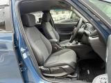 体を包み込む形のシートなので、長時間運転しても疲れません。