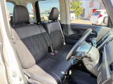運転席シート廻りは使用感も少なく、良好な状態となっています。前オーナー様が丁寧に使っていたことがよくわかりますね。