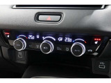 運転席と助手席の温度設定の変更が可能な左右独立タイプのデュアルエアコンです♪♪♪暑がりな人・寒がりな人も誰もが車内を快適にお過ごしいただけます♪♪♪